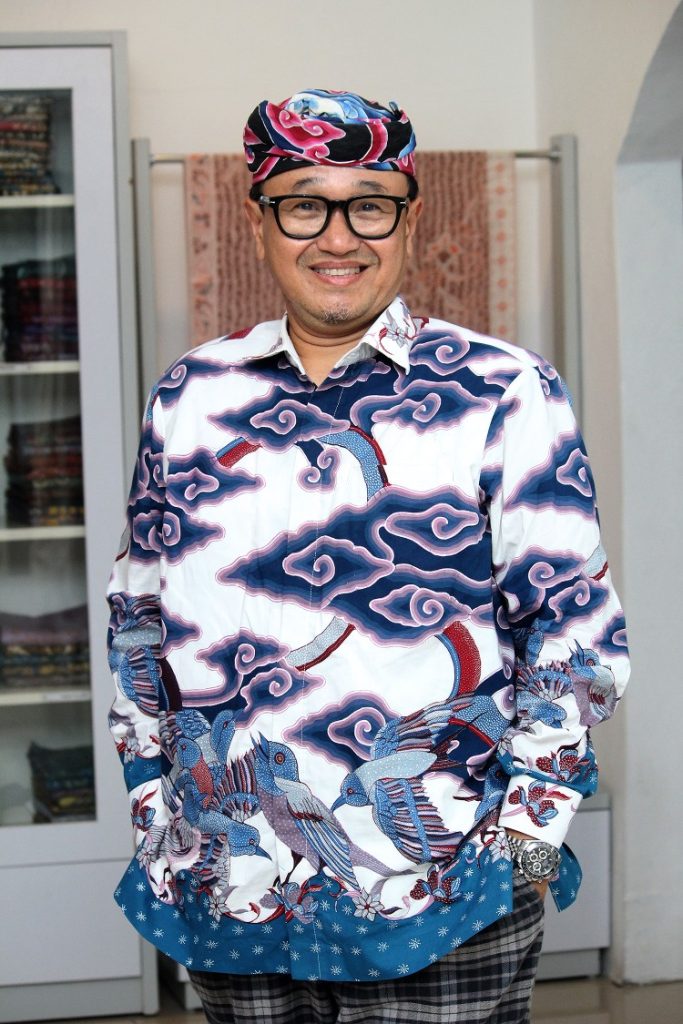 Ketua APPBI memperingatkan batik asli terancam punah. Puspa Nuswantara hadir untuk menjaga otentisitas batik Indonesia.