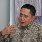 Profil Wirasno, pemilik Canting Wira dan Ketua APBJ, yang konsisten mengembangkan batik Jawa Timur dan membina para perajin.