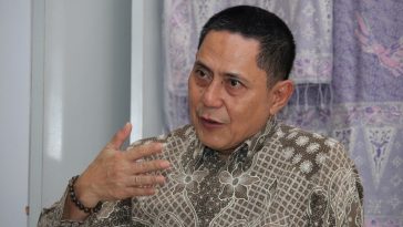 Profil Wirasno, pemilik Canting Wira dan Ketua APBJ, yang konsisten mengembangkan batik Jawa Timur dan membina para perajin.