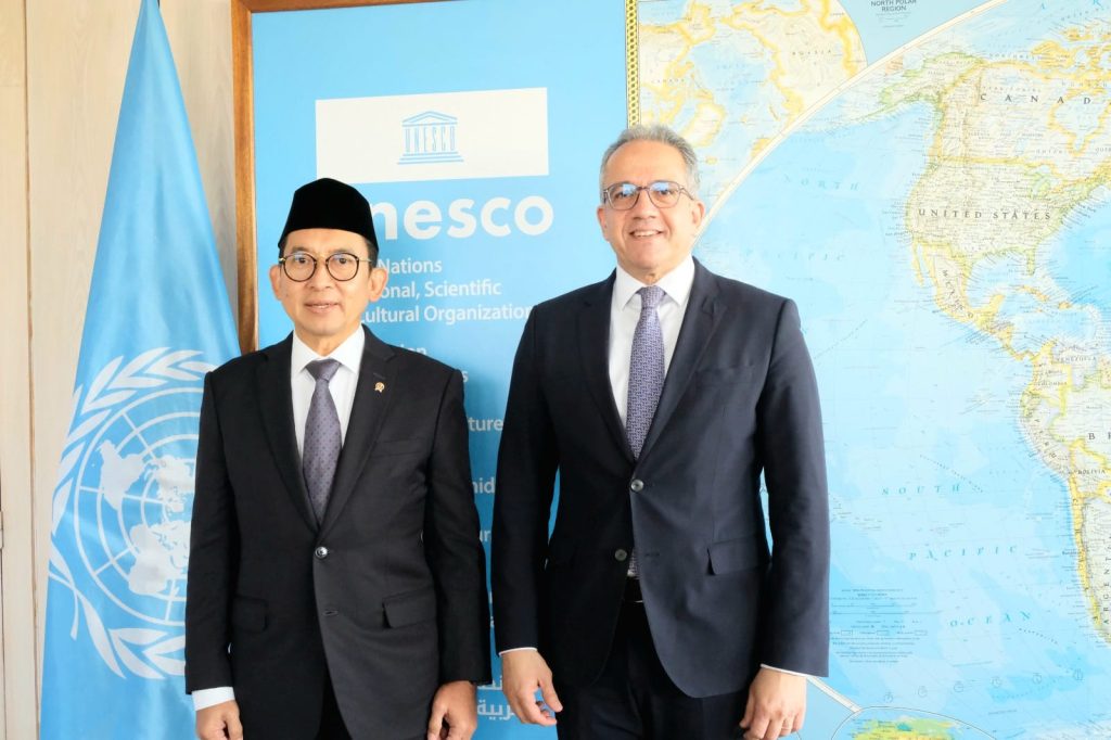 Menteri Kebudayaan Republik Indonesia, Fadli Zon, menyambut keberhasilan ini sebagai tonggak
penting menguatnya peran Indonesia dalam tata kelola kebudayaan global, sekaligus bentuk
kepercayaan masyarakat internasional terhadap visi Indonesia dalam pelindungan warisan budaya.
Indonesia berhasil memperoleh 113 suara dari negara anggota UNESCO dan terpilih bersama Jepang
(117 suara), Filipina (106 suara), dan Kamboja (97 suara) pada Group IV mewakili kawasan AsiaPasifik. Keempat negara tersebut juga bersaing dengan Korea Selatan dan Turkmenistan.