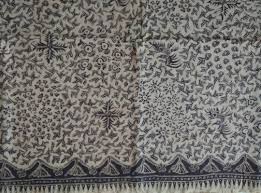 Mengenal sejarah Batik Dermayon Indramayu, perkembangan motif khas, serta pengaruh budaya pesisir yang membentuk identitas batik.