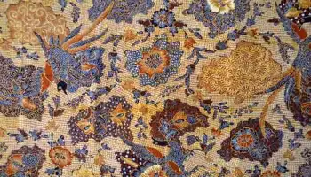 Ragam motif Batik Kediri, mulai dari Simpang Lima Gumul, Gunung Kelud, Nanas Podang hingga Padma Gurdha yang beidentitas lokal.
