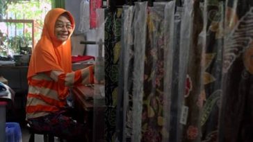 Ragam motif Batik Kediri, mulai dari Simpang Lima Gumul, Gunung Kelud, Nanas Podang hingga Padma Gurdha yang beidentitas lokal.