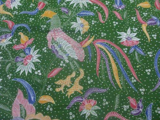 Ragam motif Batik Kediri, mulai dari Simpang Lima Gumul, Gunung Kelud, Nanas Podang hingga Padma Gurdha yang beidentitas lokal.