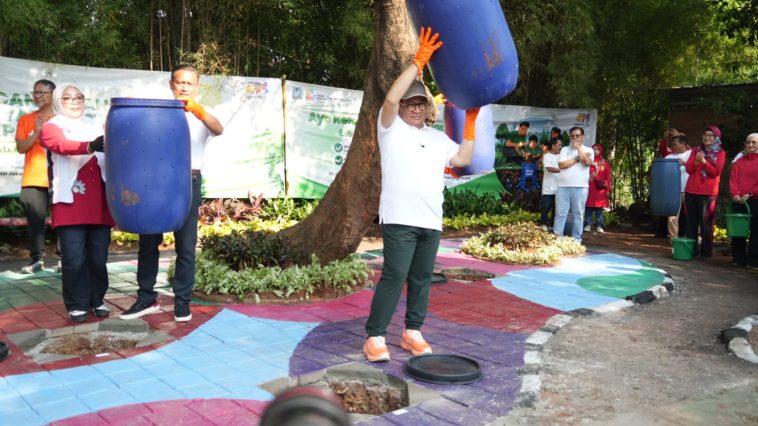 Pramono Anung dorong Biopori Jumbo RW 014 Pondok Kelapa direplikasi di Jakarta untuk memperkuat pengelolaan sampah menuju zero waste.