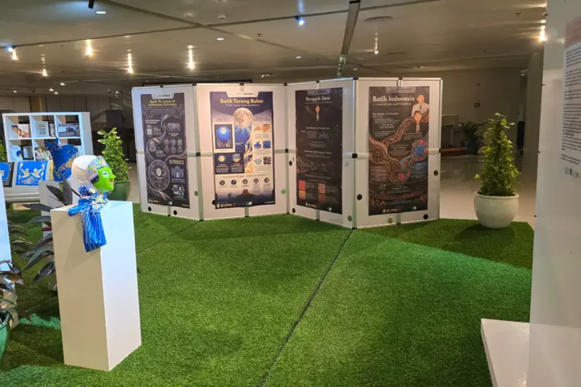 Pameran Batik Terang Bulan di Manila perkenalkan warisan budaya Indonesia sekaligus perkuat hubungan Indonesia-Filipina.