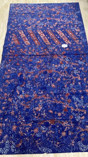 Pelajari prinsip sanggit Batik Lasem agar desain sarung lebih indah, simetris, nyaman dikenakan, dan tetap menjaga tradisi budaya.