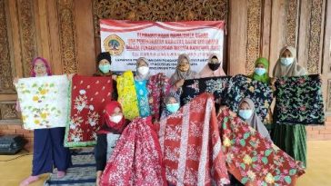 Inovasi desain batik di Kampung Adat Segunung berhasil meningkatkan kualitas produk, produktivitas, dan penjualan UMKM hingga 50 persen.