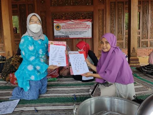 Inovasi desain batik di Kampung Adat Segunung berhasil meningkatkan kualitas produk, produktivitas, dan penjualan UMKM hingga 50 persen.