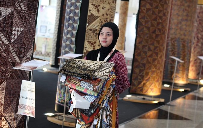 Galeri foto Pameran Puspa Nuswantara 2026, dokumentasi perhelatan batik asli Indonesia yang sukses digelar di JICC Jakarta, 8–12 Juli 2026.