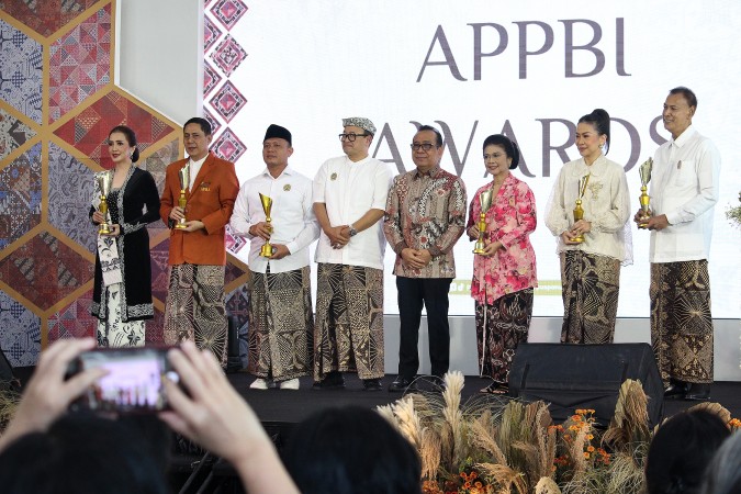Galeri foto Pameran Puspa Nuswantara 2026, dokumentasi perhelatan batik asli Indonesia yang sukses digelar di JICC Jakarta, 8–12 Juli 2026.