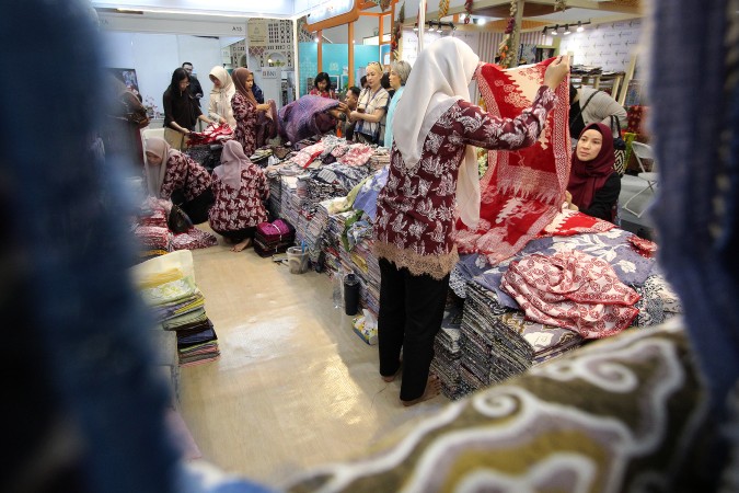 Pameran Puspa Nuswantara 2026 ditutup sukses dengan transaksi sekitar Rp12 miliar dan membangkitkan optimisme perajin batik Indonesia.