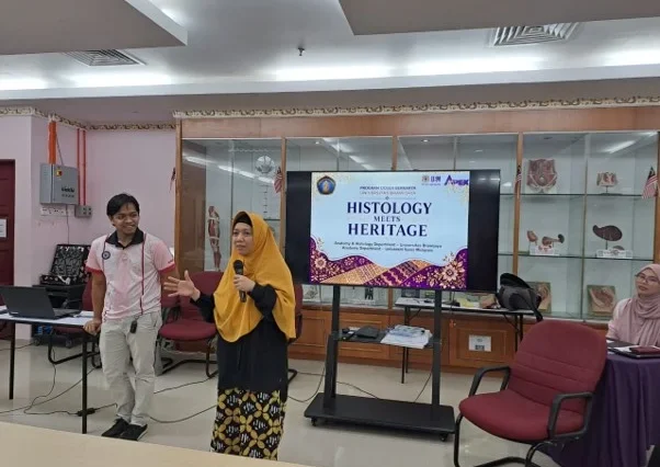 FK UB dan USM ciptakan motif batik berbasis histologi, memadukan ilmu kedokteran, budaya, dan inovasi lintas negara. Foto: UB