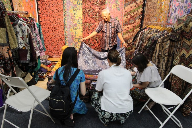 Galeri foto Pameran Puspa Nuswantara 2026, dokumentasi perhelatan batik asli Indonesia yang sukses digelar di JICC Jakarta, 8–12 Juli 2026.