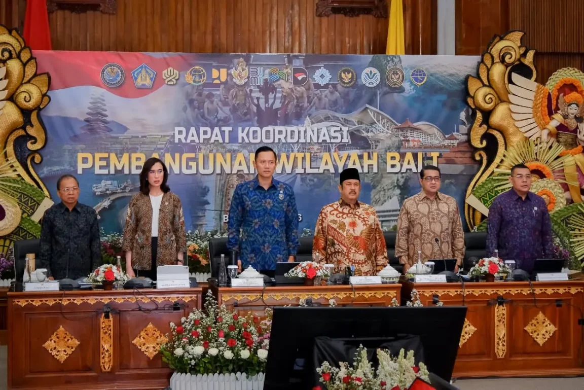 Menpar usulkan pokja lintas kementerian percepat pembangunan infrastruktur Bali senilai hingga Rp444,6 triliun demi pariwisata berkelanjutan.