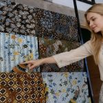 Kenali motif Batik Ciwaringin, warisan budaya Cirebon yang terinspirasi alam, tradisi pesantren, dan nilai-nilai Islam.
