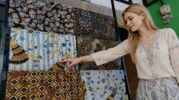 Kenali motif Batik Ciwaringin, warisan budaya Cirebon yang terinspirasi alam, tradisi pesantren, dan nilai-nilai Islam.