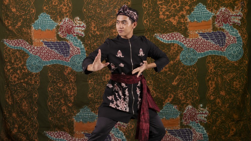 Telusuri sejarah Batik Sumedang, ciri khas motif Kasumedangan, serta filosofi Kereta Naga Paksi sebagai identitas budaya Sunda.