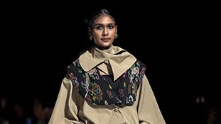 DACIA meluncurkan ORIGO S/S27 di BRI JF3 2026, memadukan streetwear modern dengan Kain Cual Bangka dan konsep fesyen berkelanjutan.