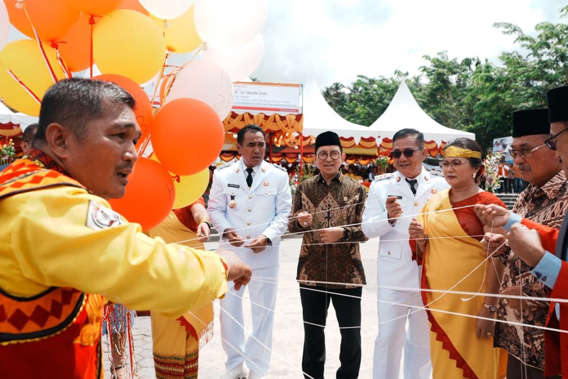 Fadli Zon mengajak seluruh elemen masyarakat memperkuat pelestarian warisan budaya Nias Selatan sebagai identitas bangsa.