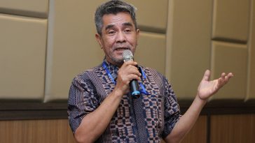 Dudung Alie Syahbana mengungkap perjalanan dari perajin biasa hingga meraih Asia Pacific Craft Master Award dan pengakuan dunia.