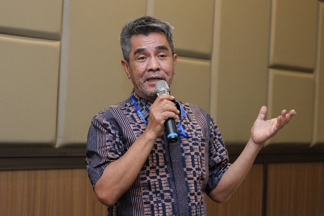 Dudung Alie Syahbana mengungkap perjalanan dari perajin biasa hingga meraih Asia Pacific Craft Master Award dan pengakuan dunia.