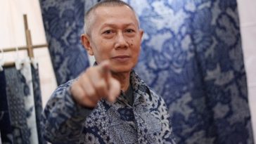 Zahir Widadi menilai batik Indonesia terlalu fokus pada bisnis dan komoditas, sementara pelestarian mulai terabaikan.