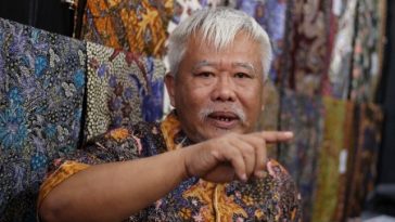Santoso Hartono mengungkap ancaman batik printing, pentingnya IG Batik Lasem, dan harapannya menjaga warisan batik tulis Indonesia.