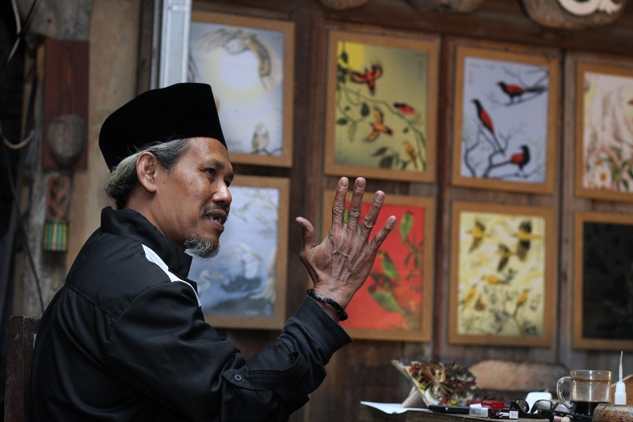 Nur Rohmat Batik Dongaji mengungkap batik sebagai sistem pengetahuan, spiritualitas, dan warisan budaya Nusantara.