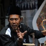 Nur Rohmat Batik Dongaji mengungkap batik sebagai sistem pengetahuan, spiritualitas, dan warisan budaya Nusantara.