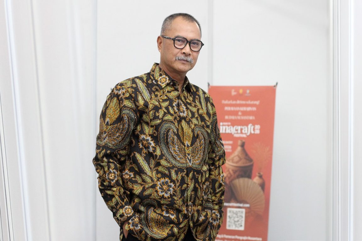 Edy Santosa menyoroti dugaan masuknya kain impor tak sesuai aturan yang dinilai menekan industri tekstil dan batik nasional.