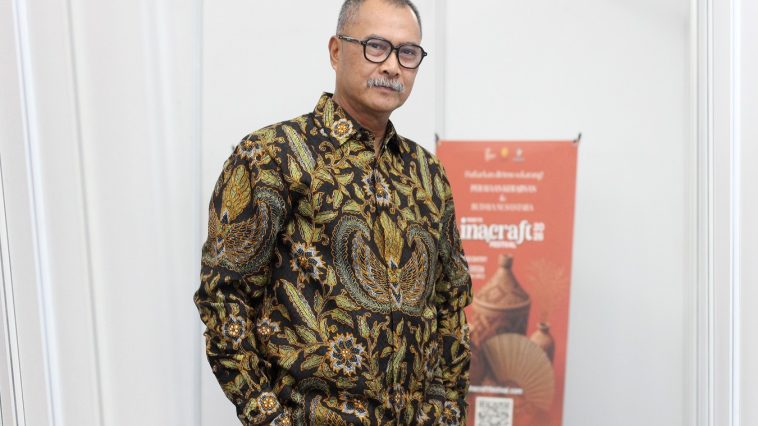 Edy Santosa menyoroti dugaan masuknya kain impor tak sesuai aturan yang dinilai menekan industri tekstil dan batik nasional.