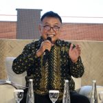 Suhartanto menjelaskan filosofi motif Parang serta perbedaan batik pedalaman dan pesisiran dalam talkshow di Yogyakarta.