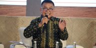 Suhartanto menjelaskan filosofi motif Parang serta perbedaan batik pedalaman dan pesisiran dalam talkshow di Yogyakarta.