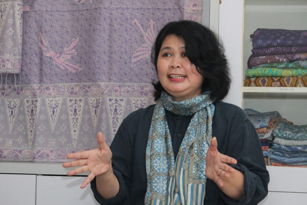 Nita Kenzo mengungkap perjalanan mengembangkan batik indigo, memberdayakan pembatik, dan membawa warisan Indonesia ke dunia.