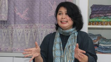 Nita Kenzo mengungkap perjalanan mengembangkan batik indigo, memberdayakan pembatik, dan membawa warisan Indonesia ke dunia.