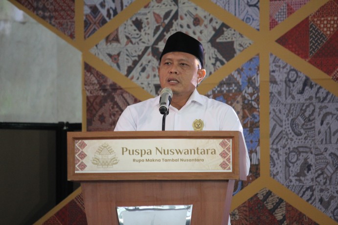 Ahmat Failasuf berharap batik Indonesia lestari, dicintai generasi muda, mendunia, dan meningkatkan kesejahteraan perajin.