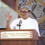Ketua Umum APPBI Komarudin Kudiya menyerukan perlindungan batik asli pada Opening Ceremony Puspa Nuswantara 2026 di JICC.