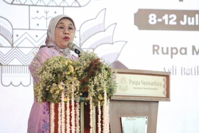 Dirjen IKMA Kemenperin dorong edukasi batik asli, perlindungan IG, dan penguatan industri batik pada Puspa Nuswantara 2026.