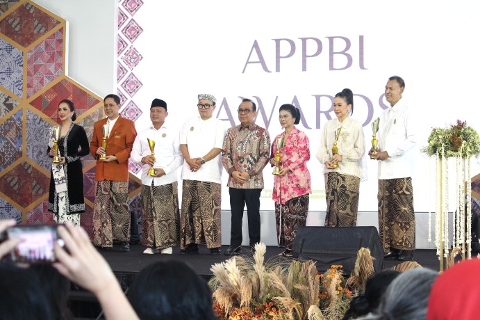 Puspa Nuswantara 2026 perkuat ekosistem batik nasional, dorong perlindungan batik asli, regenerasi perajin, dan kolaborasi.