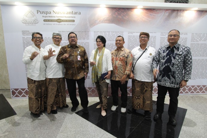Wagub DKI Rano Karno mengunjungi Puspa Nuswantara 2026, meninjau booth batik dan bertemu GKBRAA Paku Alam di JICC.