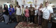 Wagub DKI Rano Karno mengunjungi Puspa Nuswantara 2026, meninjau booth batik dan bertemu GKBRAA Paku Alam di JICC.