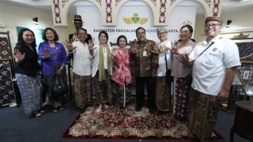 Wagub DKI Rano Karno mengunjungi Puspa Nuswantara 2026, meninjau booth batik dan bertemu GKBRAA Paku Alam di JICC.