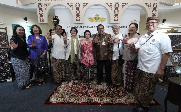 Wagub DKI Rano Karno mengunjungi Puspa Nuswantara 2026, meninjau booth batik dan bertemu GKBRAA Paku Alam di JICC.