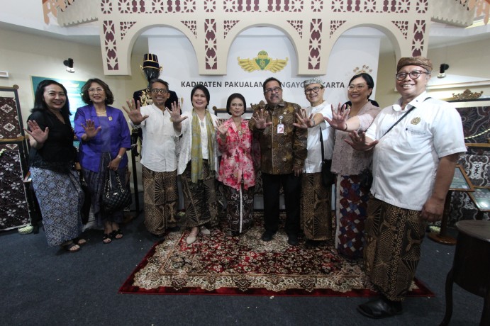 Wagub DKI Rano Karno mengunjungi Puspa Nuswantara 2026, meninjau booth batik dan bertemu GKBRAA Paku Alam di JICC.