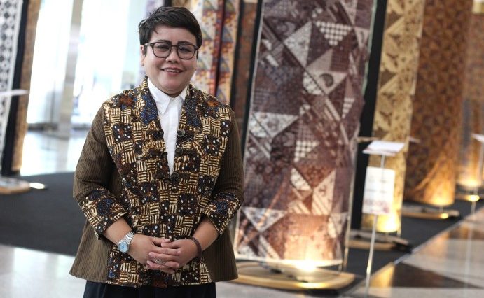 Kemlu RI memperkuat diplomasi batik melalui 131 Perwakilan RI di luar negeri untuk memperluas promosi budaya dan pasar batik.