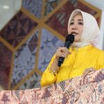 KCBI mengajak generasi muda melestarikan tradisi berkain di Puspa Nuswantara sekaligus memperkenalkan motif batik Jawa Barat.