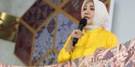 KCBI mengajak generasi muda melestarikan tradisi berkain di Puspa Nuswantara sekaligus memperkenalkan motif batik Jawa Barat.