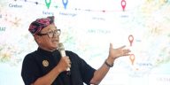 Dr. Komarudin Kudiya dan Afif Syakur meluncurkan buku Batik Tiga Negeri yang mengungkap sejarah, filosofi, dan keistimewaan batik legendaris.