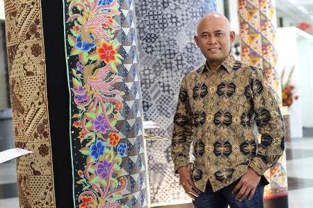 Perada Batik karya Syamsul Huda hadir di Puspa Nuswantara 2026 membawa batik prada, inovasi batik Pekalongan bernilai seni tinggi.